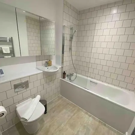 Fabulous 2 Bedroom Apartment Barking  Extérieur photo