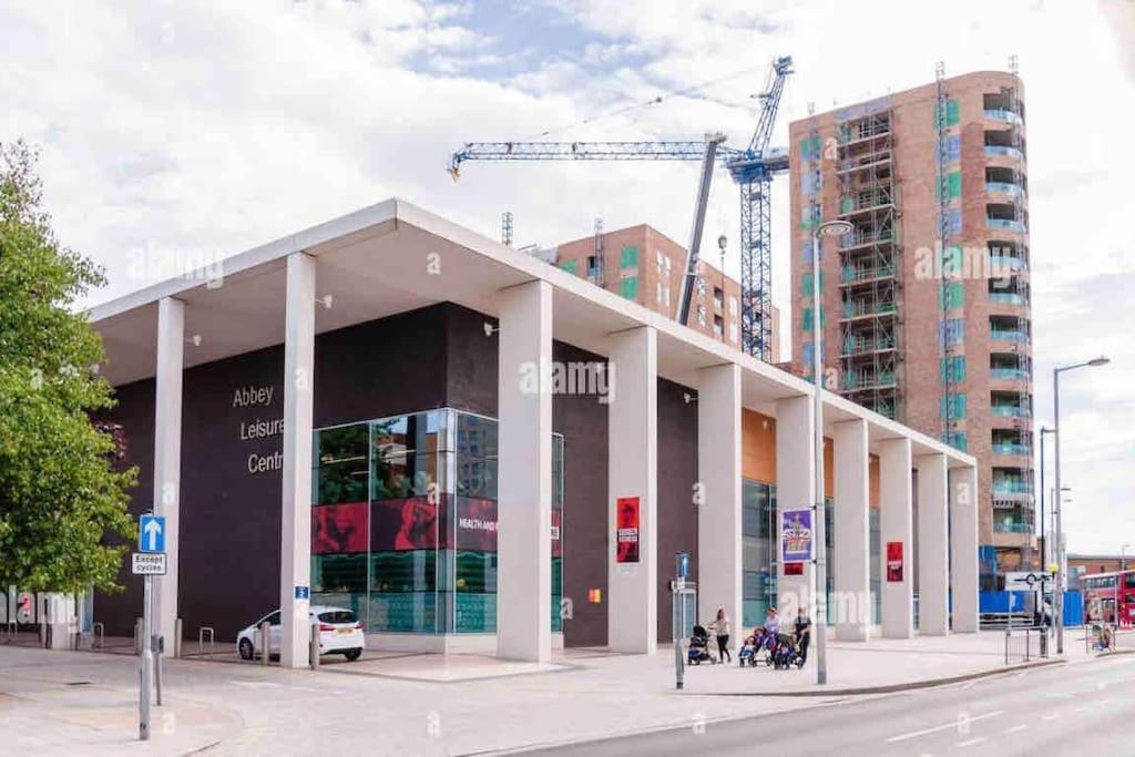 Fabulous 2 Bedroom Apartment *